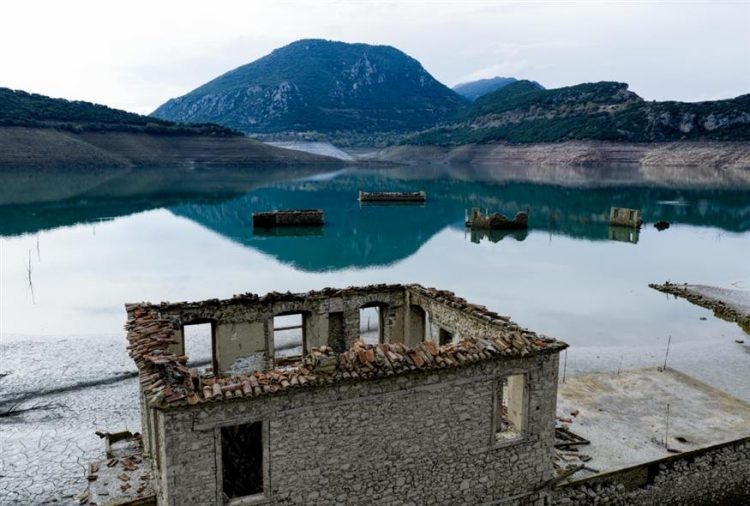 Γιατί οι βροχές δεν «ξεδίψασαν» την Αττική; Το παράδοξο του φετινού χειμώνα και τα νούμερα
