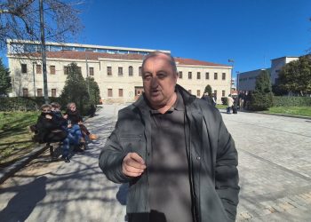 Στήριξη στον Κώστα Τζιωρτζιώτη έξω από το Δικαστικό Μέγαρο-«Πάνω απ’ όλα είναι άνθρωπος», δηλώνει ο Θ. Σπανός (video)