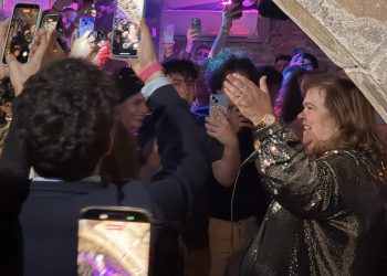 Παρίσι σε… θεσσαλικό ρυθμό: αποθέωση για την Έφη Θώδη-Παρόντες και Τρικαλινοί (ΦΩΤΟ-ΒΙΝΤΕΟ)