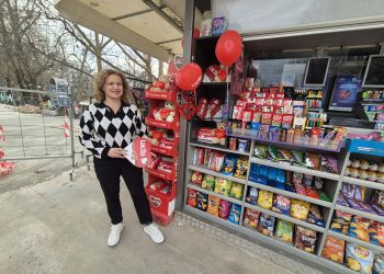 Όταν η αγάπη χωρά μέσα σε ένα… περίπτερο