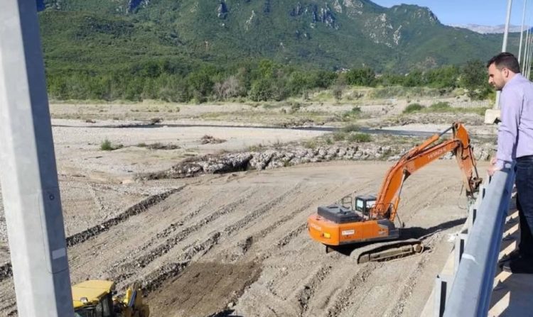 Ξεκίνησε η δεύτερη φάση των έργων στην κοίτη του Πηνειού πλησίον της γέφυρας Διάβας
