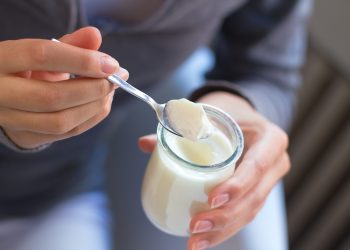 Γιαούρτι για δείπνο: Βοηθά πραγματικά στην απώλεια βάρους ή είναι ένας διατροφικός μύθος;
