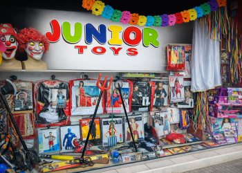 Απόκριες στα Τρίκαλα: Τα Junior Toys ντύνουν μικρούς και μεγάλους… με φαντασία