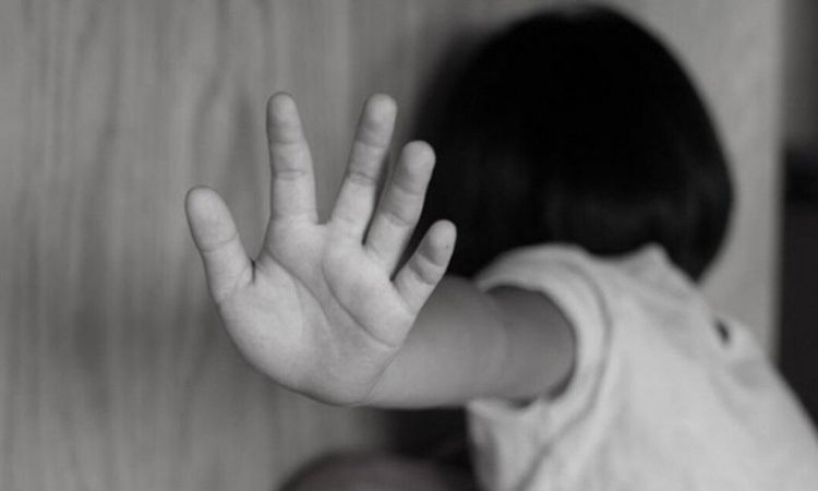 Βόλος: Στη φυλακή η μητέρα που κατηγορείται για παιδική πορνογραφία σε βάρος της 7χρονης κόρης της