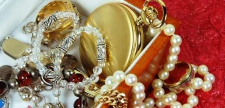 Αφαίρεσαν από γυναίκα 44.000 ευρώ και χρυσαφικά – Εξιχνιάστηκε απάτη που διαπράχθηκε στα Τρίκαλα –