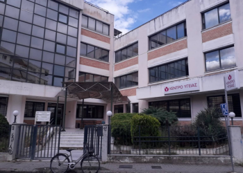 Κέντρα Υγείας της Θεσσαλίας: 2,2 εκατ. για ιατροτεχνολογικό και ξενοδοχειακό εξοπλισμό – 18 νέα ασθενοφόρα