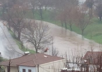 Τρίκαλα: “Φουσκώνει” ο Ληθαίος ποταμός εξαιτίας της δυνατής βροχόπτωσης (ΕΙΚΟΝΕΣ – ΒΙΝΤΕΟ)