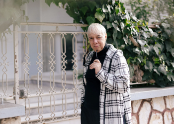 O λαϊκός ερμηνευτής που έγραψε “χρυσή ιστορία” στα Τρίκαλα | Μάριος Βεάνος: «Έπαιρνα το ντέφι, ανέβαινα στο τραπέζι και γινότανε χαμός»