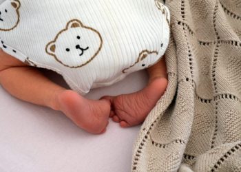 Ιατρικό θαύμα: Γεννήθηκε το πρώτο μωρό στη Βρετανία με μεταμόσχευση μήτρας από νεκρή δότρια