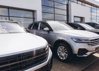 Υποχρεωτικά τα αυτοκόλλητα σε όλα τα αυτοκίνητα -Ποιο νέο μέτρο ετοιμάζει η Ευρώπη