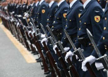 Στρατιωτικές σχολές: Ρεκόρ κενών θέσεων, κατάρρευση βάσεων και παραιτήσεις