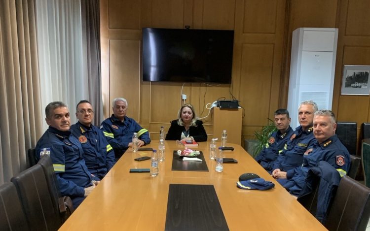 Συνάντηση της Αντιπεριφερειάρχη Π.Ε. Τρικάλων Χρύσας Ντιντή με υψηλόβαθμα στελέχη της Πυροσβεστικής Υπηρεσίας