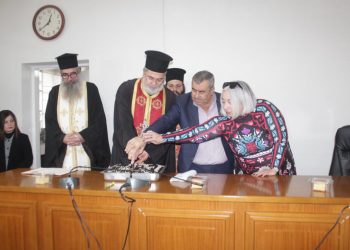 Οι υπάλληλοι του Δήμου Πύλης έκοψαν την πίτα