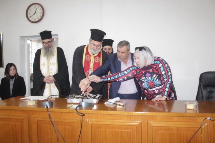 Οι υπάλληλοι του Δήμου Πύλης έκοψαν την πίτα