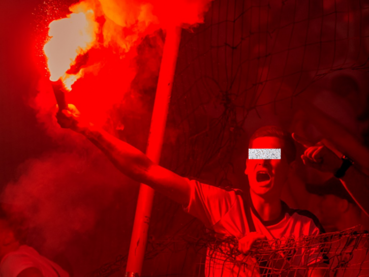 Απ’ όλα έχει το… αστυνομικό “πανέρι”: Κοκαΐνη, αναμμένους πυρσούς και… πλαστική γροθιά!!!