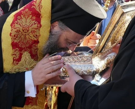 Φαρκαδόνα: Με λαμπρότητα η υποδοχή της Τιμίας Κάρας του Οσίου Δανιήλ του εκ Τσιοτίου (ΦΩΤΟ)