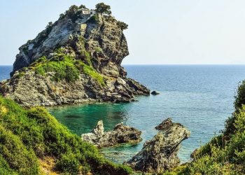 Το νησί των Βορείων Σποράδων που βρίσκεται στη λίστα με τους κορυφαίους προορισμούς του κόσμου