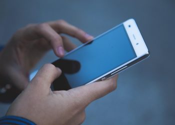 Επίδομα 70 ευρώ για smartphone: Ποιοι έχουν δικαίωμα να το λάβουν