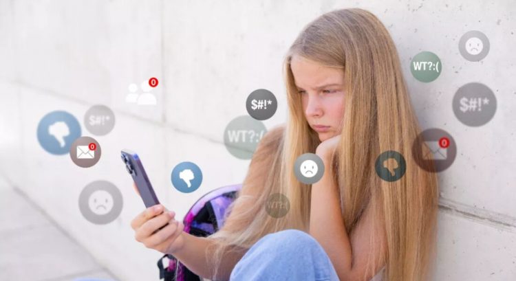 Απαγόρευση των Social Media σε παιδιά κάτω των 15 ετών – Παπαστεργίου: Είμαστε έτοιμοι