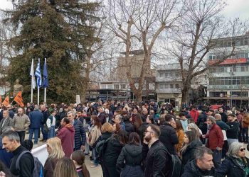 Οι Τρικαλινοί ξανά στους δρόμους – 3 χρόνια μετά το έγκλημα των Τεμπών, 1 μήνα από την τραγωδία της “Βιολάντα” – 62 ψυχές ζητούν δικαίωση (ΕΙΚΟΝΕΣ – BINTEO)