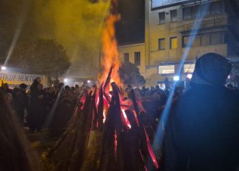 Τζαμάλες στα Γιάννενα: Η νύχτα που η πόλη χορεύει γύρω από τη φωτιά (photo-video)