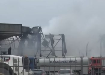 Βιολάντα: Διακόπηκαν προσωρινά οι έρευνες στο εργοστάσιο – Φόβοι για νέα έκρηξη εξαιτίας της μεγάλης διαρροής προπανίου