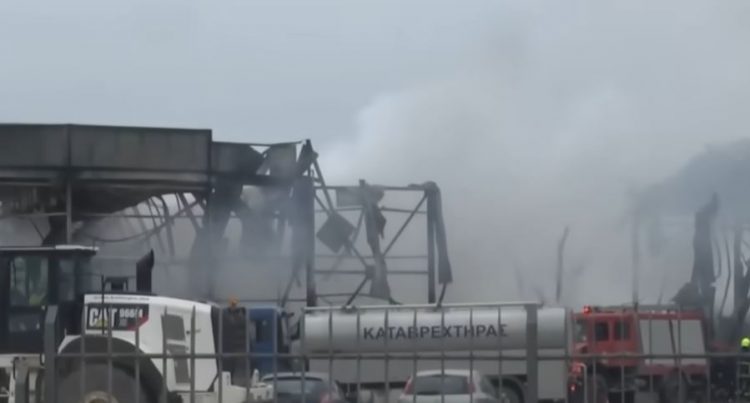 Βιολάντα: Διακόπηκαν προσωρινά οι έρευνες στο εργοστάσιο – Φόβοι για νέα έκρηξη εξαιτίας της μεγάλης διαρροής προπανίου