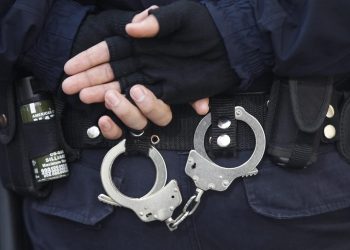Υποδυόμενοι τους λογιστές άδειαζαν τις τσέπες του κοσμάκη!