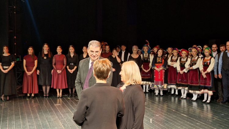 Συγκίνηση στον Βόλο από την οικογένεια Τοπαλούδη – Τιμήθηκαν στην εκδήλωση του Λυκείου Ελληνίδων [εικόνες]