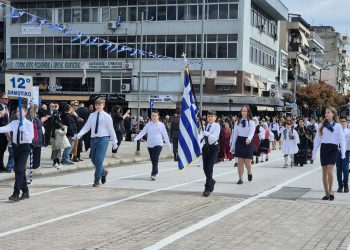 Ολόλαμπρη η παρέλαση στα Τρίκαλα για την 25η Μαρτίου (ΦΩΤΟ – 2 ΒΙΝΤΕΟ)