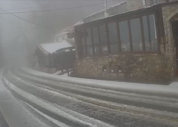 Πήλιο: Χιόνισε μέσα στην «καρδιά» της άνοιξης – Στα «λευκά» ξύπνησαν οι κάτοικοι στα Χάνια