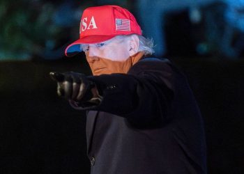 Axios: Ο Τραμπ εξετάζει την κατάληψη του νησιού Χαργκ για να αναγκάσει το Ιράν να ανοίξει τα Στενά