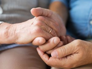 Πάνω από 40 χρόνια μαζί: Συμβουλές ζευγαριών για έναν ευτυχισμένο γάμο