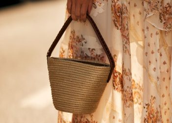 Οι ψάθινες τσάντες που θα κρατάμε την άνοιξη και όλο το καλοκαίρι