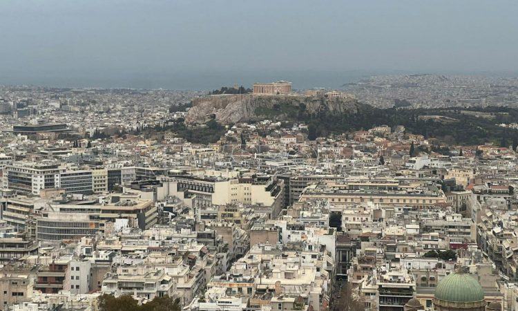 Καιρός: Πέπλο αφρικανικής σκόνης κάλυψε για δεύτερη μέρα την Αθήνα – Πόσο θα διαρκέσει το φαινόμενο