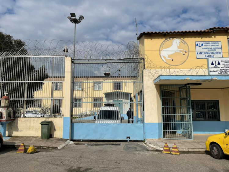 Δέματα εξ ουρανού στις Φυλακές Λάρισας – Ενεργοποιήθηκε το σύστημα Anti-Drone Jammer (φωτο)