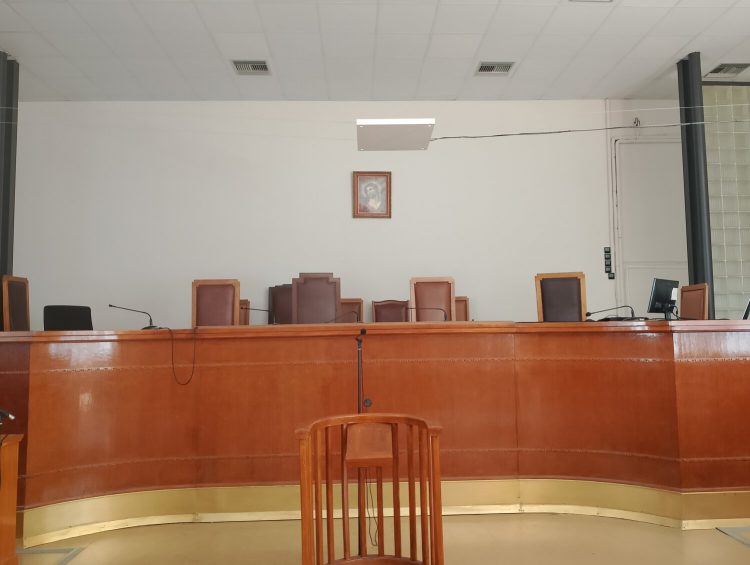 Επεισοδιακή και κεκλεισμένων των θυρών η δίκη που μεταφέρθηκε από το ΜΟΔ Τρικάλων στο ΜΟΕ Λάρισας για την υπόθεση του βιασμού
