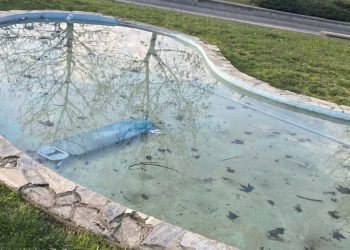 Αδιανόητο: Δείτε τι πέταξαν μέσα σε σιντριβάνι πλατείας στη Λάρισα… (φωτο)
