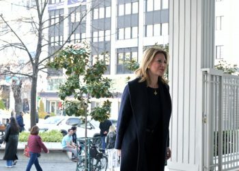 Καρυστιανού από Λάρισα στη δίκη για βίντεο: Δεν έχω μεγάλες προσδοκίες – Αδιανόητο και νομικά αβάσιμο ότι απορρίπτει η εισαγγελέας τις εκταφές (βίντεο)