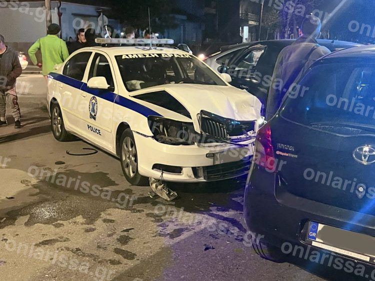 Δείτε φωτογραφίες: Ένας αστυνομικός και δύο ακόμη άτομα τραυματίες σε τροχαίο στη Λάρισα με περιπολικό και τρία άλλα οχήματα