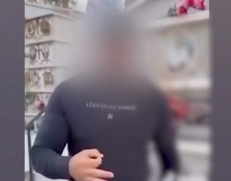 Σοκ με μακάβριο βίντεο της γνωστής οικογένειας στη Λάρισα – Η άλλη οικογένεια που έσπασαν στο ξύλο και η σούπα με τα οστά πεθαμένου που διαφήμιζαν ως πιάτο ημέρας