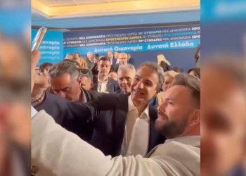 Αυτό είναι το βίντεο που ανέβασε ο πρωθυπουργός από την επίσκεψή του στη Λάρισα – To backstage, οι selfies, οι χειραψίες και το… τεχνικό πρόβλημα