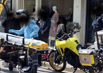 Δείτε φωτογραφίες: Αυτοκίνητο παρέσυρε γυναίκα