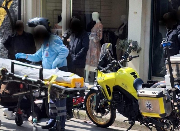 Δείτε φωτογραφίες: Αυτοκίνητο παρέσυρε γυναίκα