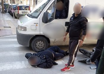 Ένας τραυματίας σε τροχαίο μετά από σύγκρουση αυτοκινήτου με μηχανάκι – Δείτε φωτογραφίες