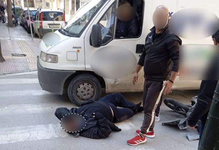 Ένας τραυματίας σε τροχαίο μετά από σύγκρουση αυτοκινήτου με μηχανάκι – Δείτε φωτογραφίες