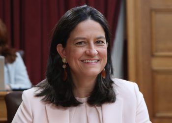 Κεραμέως για κατώτατο μισθό: Ισχύει η δέσμευση να φτάσει στα 950 ευρώ το 2027