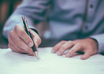 Δικηγόρος αποκαλύπτει το πιο παράλογο χρέος: «Νομίζεις ότι είσαι συνεπής, αλλά είσαι παγιδευμένος»