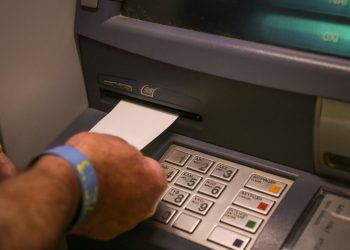Κατώτατος μισθός στα €920: Τα 19 επιδόματα της ΔΥΠΑ που αυξάνονται