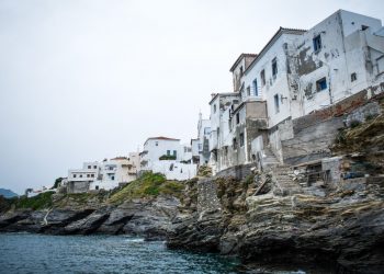 H Άνδρος ανάμεσα στους πιο όμορφους και αυθεντικούς προορισμούς της Ευρώπης, σύμφωνα με διεθνή μέσα